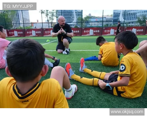 六人室内足球传奇赛精彩回顾与战术解析带你领略足球魅力与团队精神